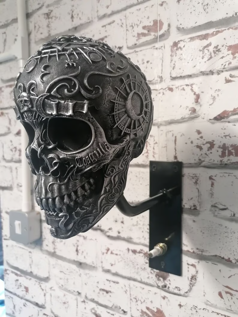 🔥LAST DAY SALE 50% OFF 🏴‍☠️Motorcycle helmet and jacket skull holder🎁BUY 2 FREE SHIPPING