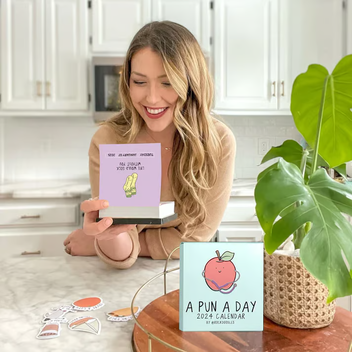 🔥LAST DAY SALE 50% OF - 2025 A Pun A Day Desktop Calendar🗓️🍑