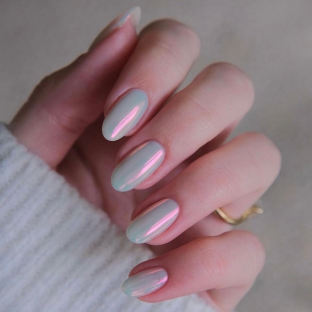 Iridescent Pearl Glow Gel Nail Wraps – Your Subtle and Elegant Manicure Solution