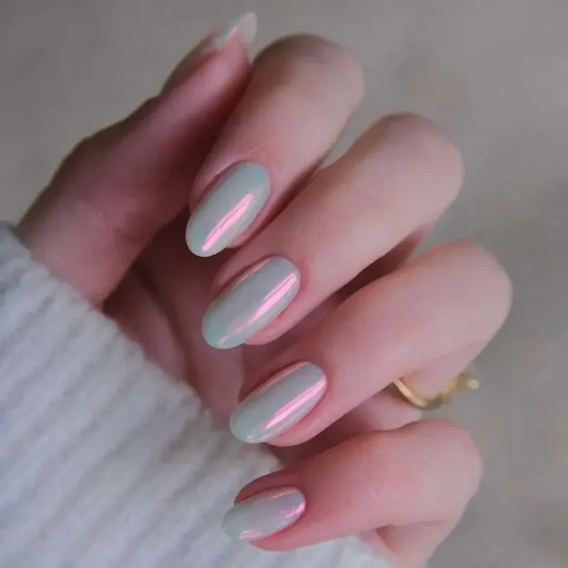 Pearlescent Glow Gel Nail Wraps – A Touch of Luminous Sophistication