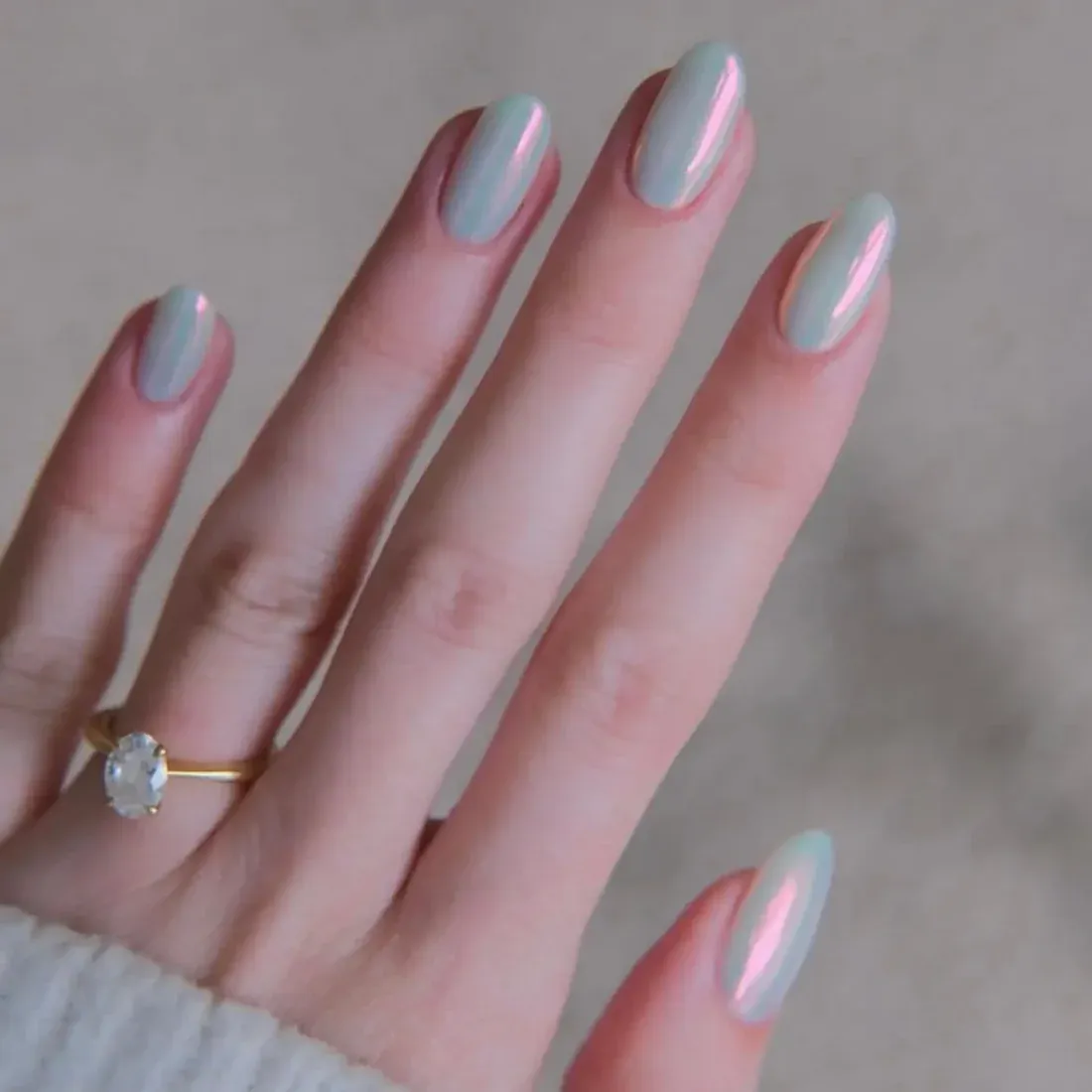 Pearlescent Glow Gel Nail Wraps – A Touch of Luminous Sophistication