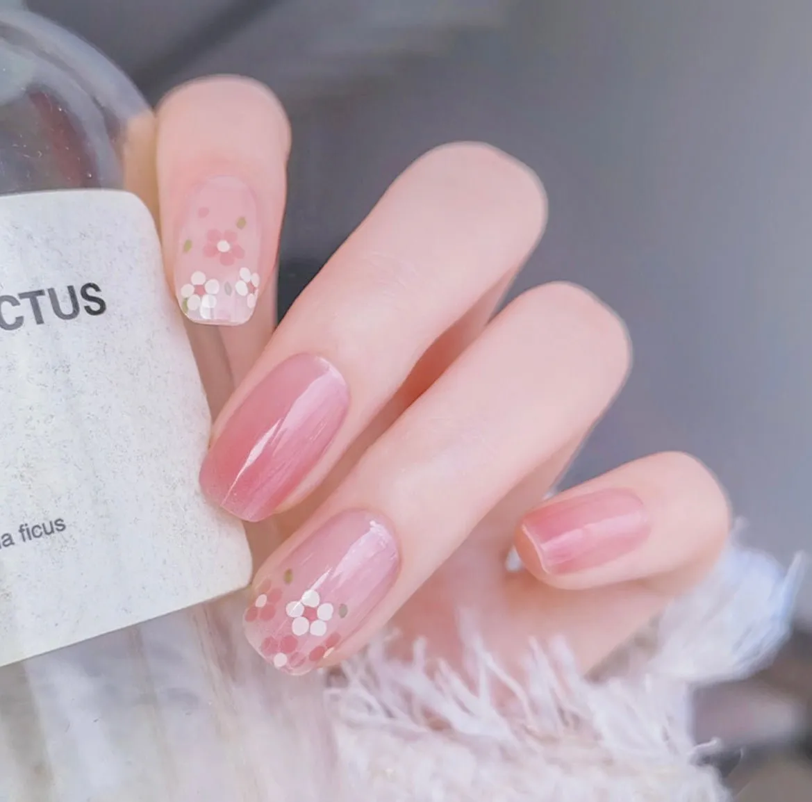 Blossom Pink Daisy Gel Nail Wraps featuring soft pink hues and delicate floral daisy designs, ideal for a fresh and elegant manicure.