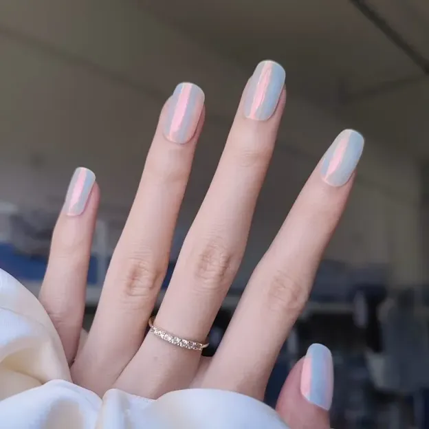 Iridescent Pearl Glow Gel Nail Wraps – Your Subtle and Elegant Manicure Solution