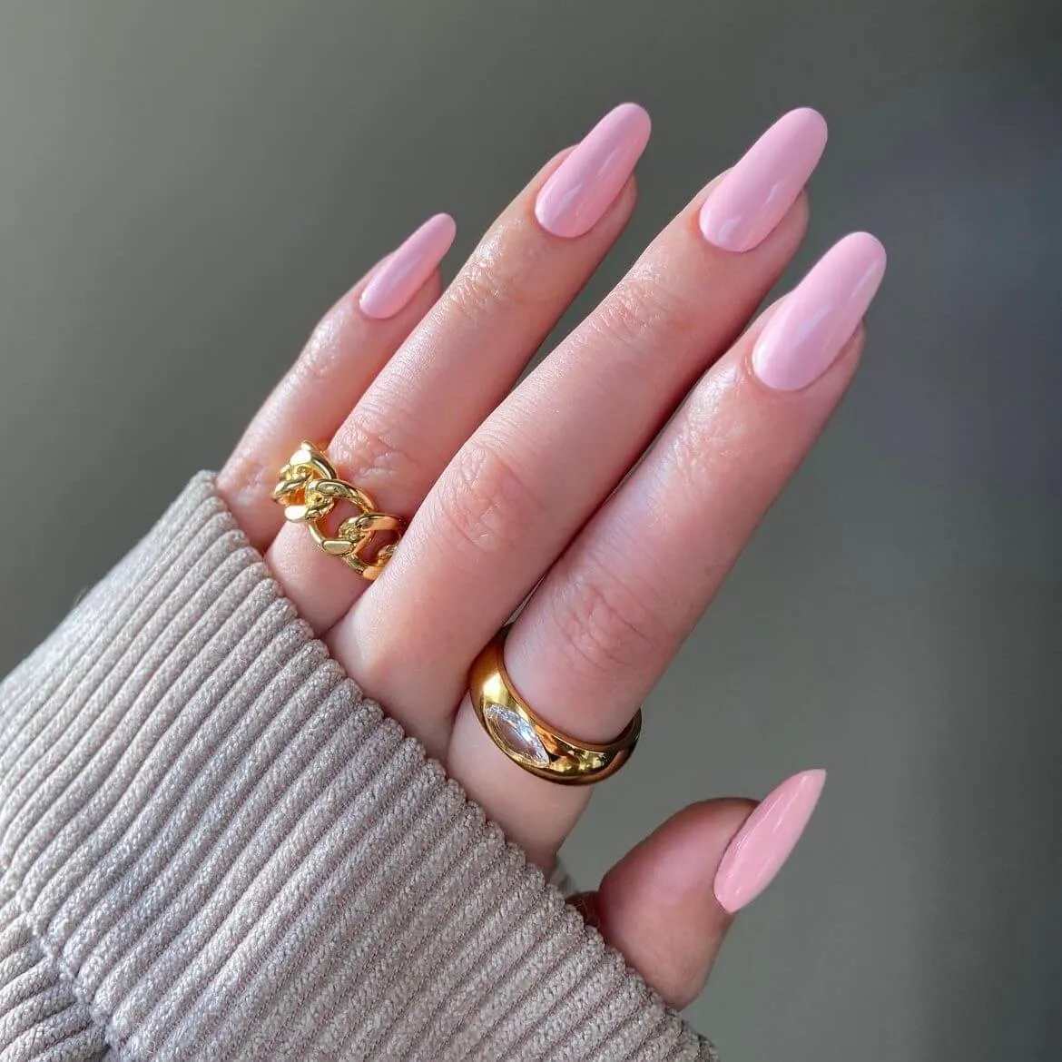 Soft pink gel nail wraps with a minimalist and natural finish, perfect for an elegant everyday look.