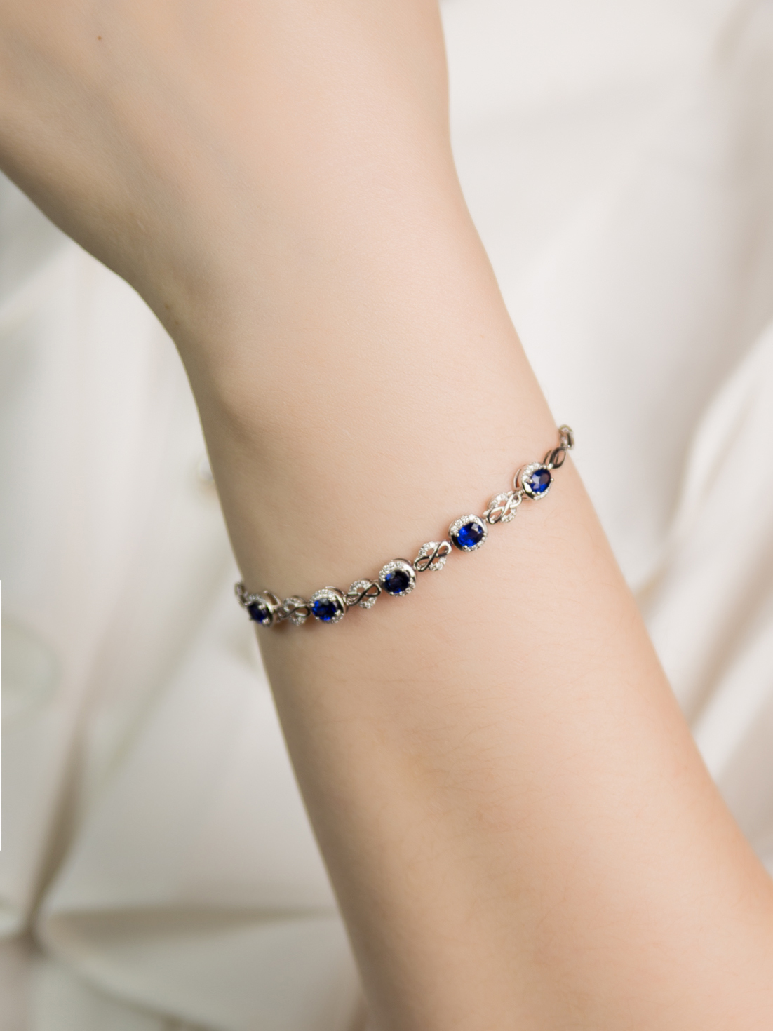18K White Gold Sapphire Diamond Bracelet 