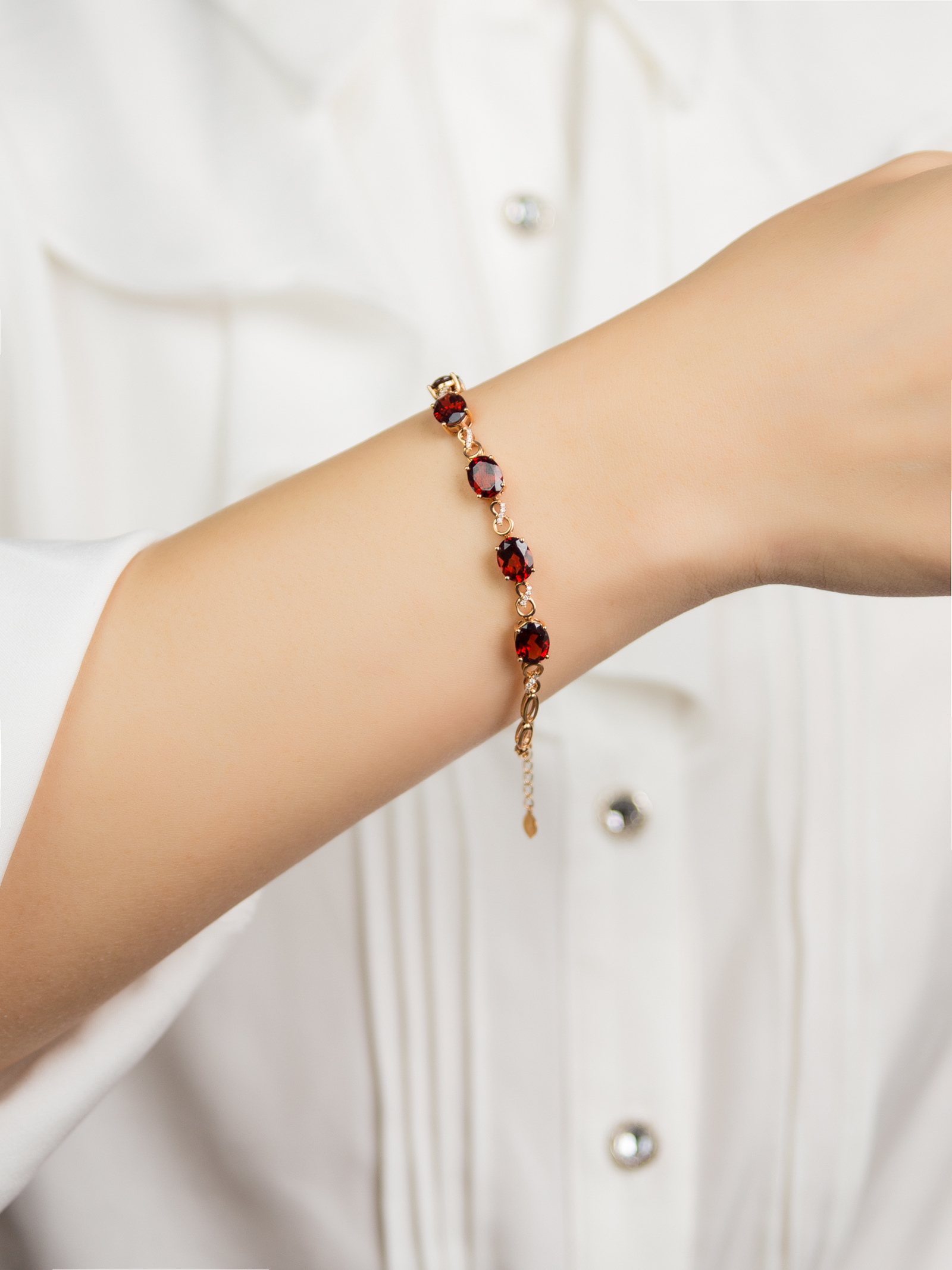 AU750 Gold Garnet Diamond Bracelet 