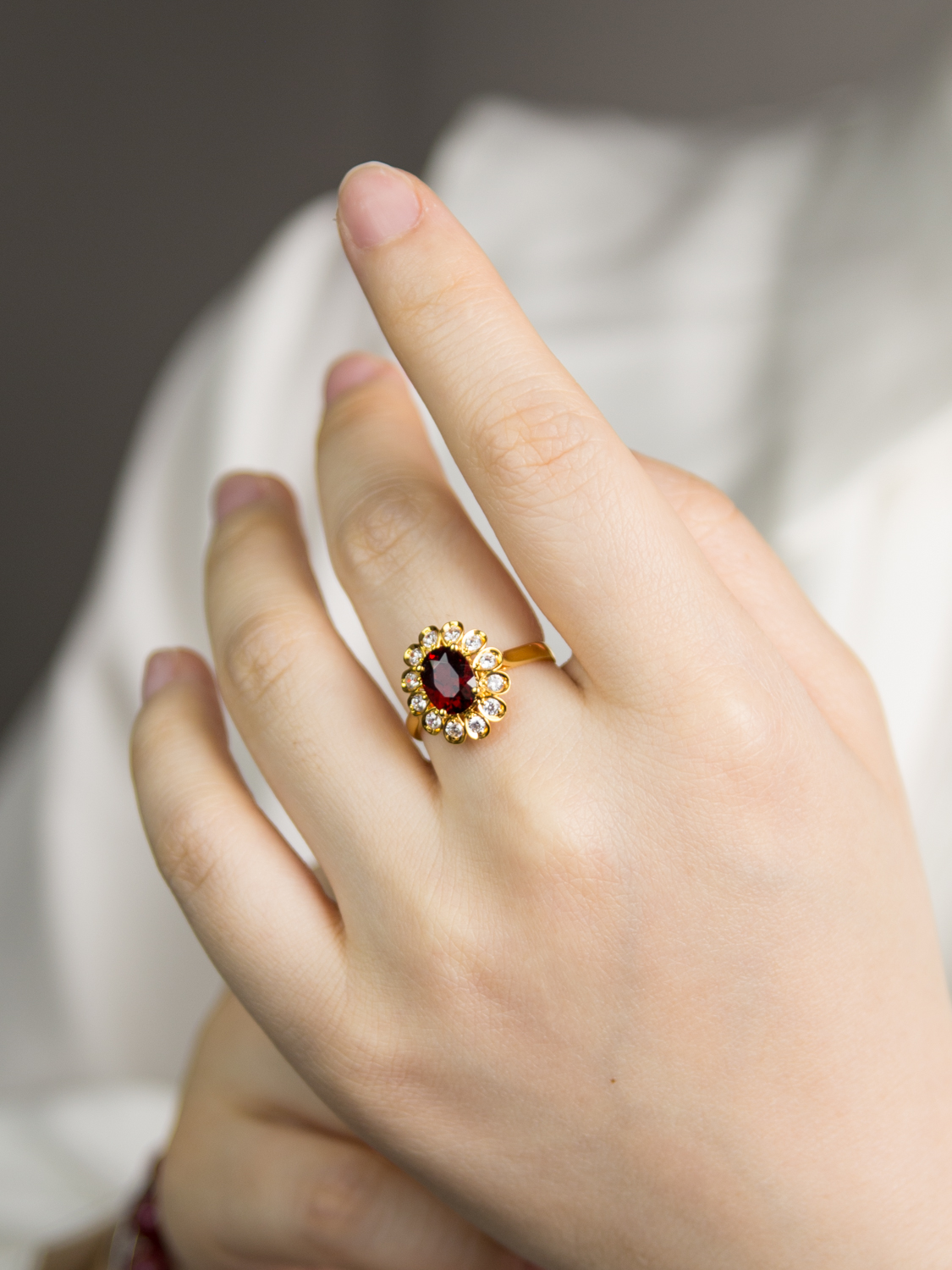 18K Yellow Gold Garnet and Zircon Women's Ring DSTJ112