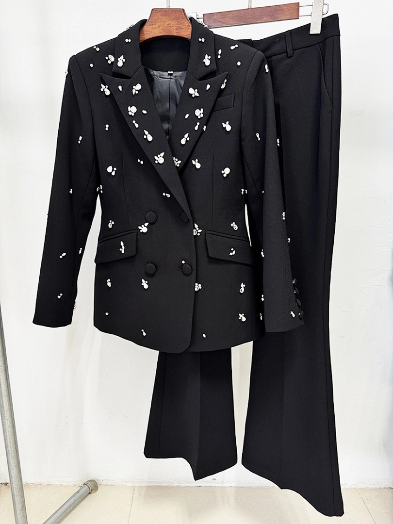 Luxury Black Satin Mermaid Evening Gown with Beaded Sweetheart Neckline