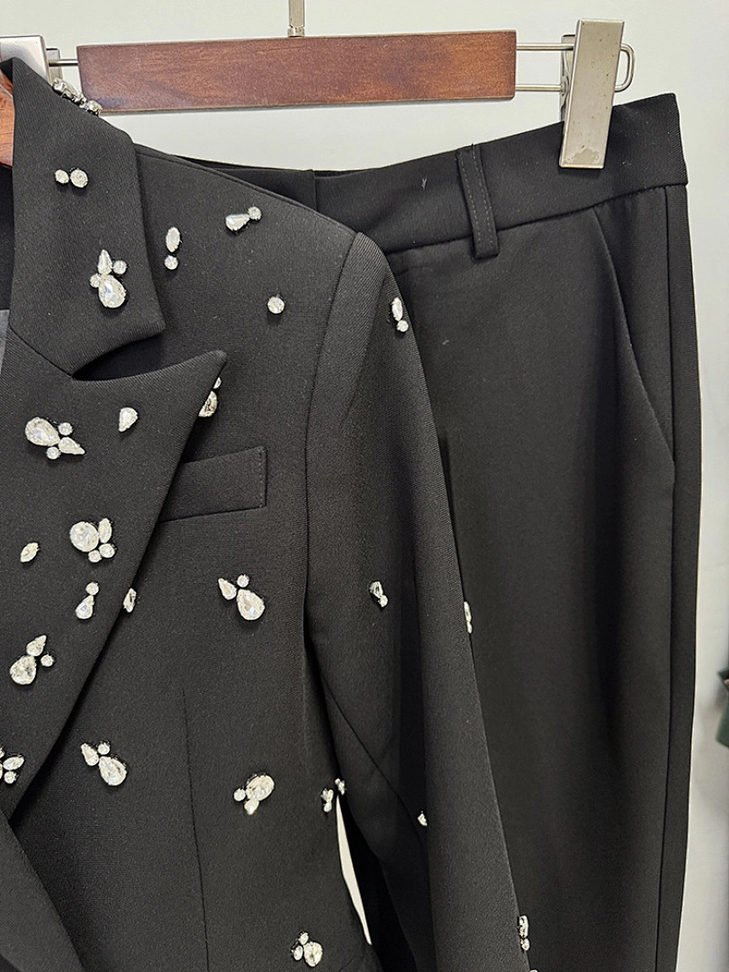 Luxury Black Satin Mermaid Evening Gown with Beaded Sweetheart Neckline