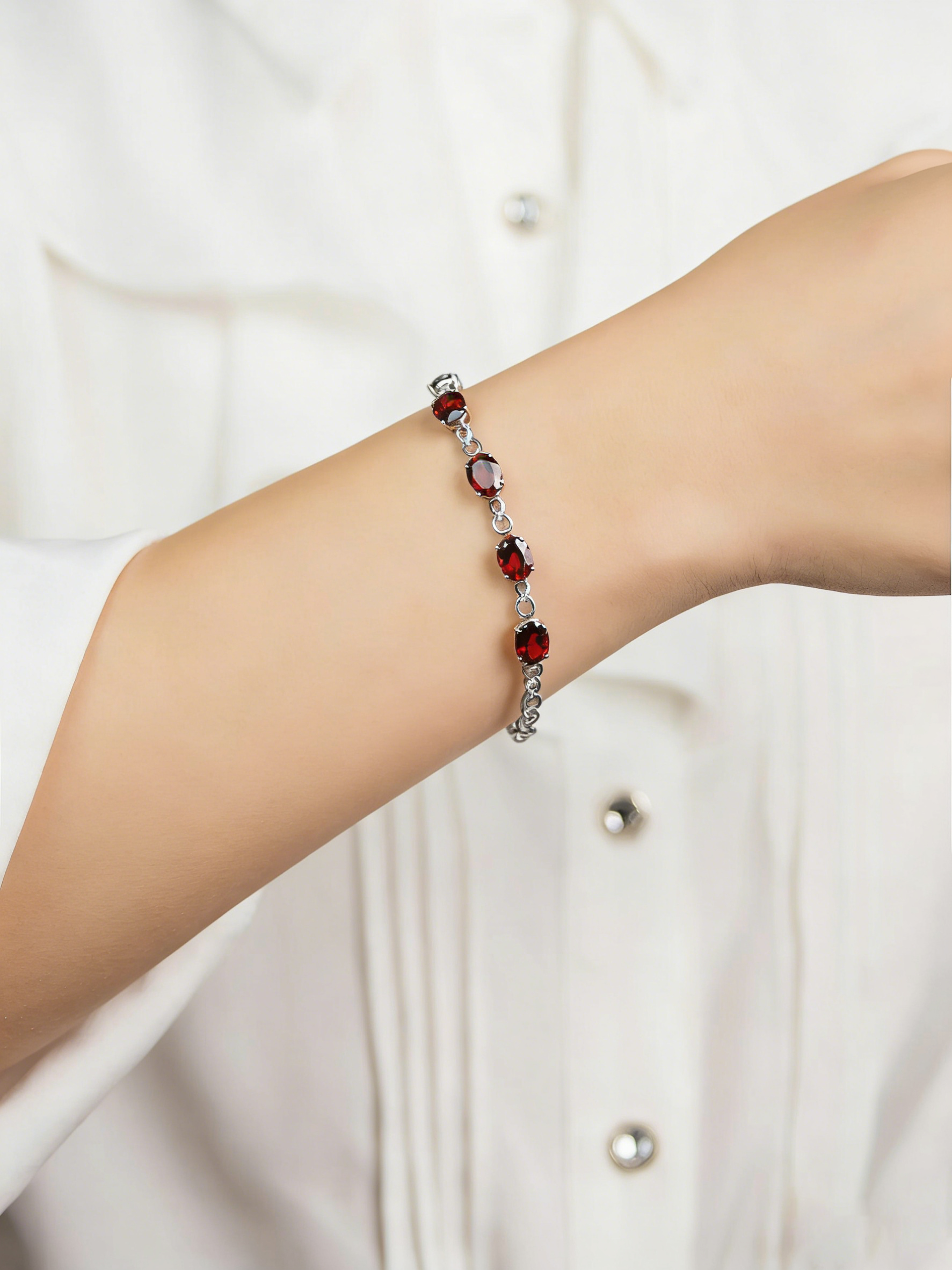 AU750 Gold & Silver Garnet Diamond Bracelet 