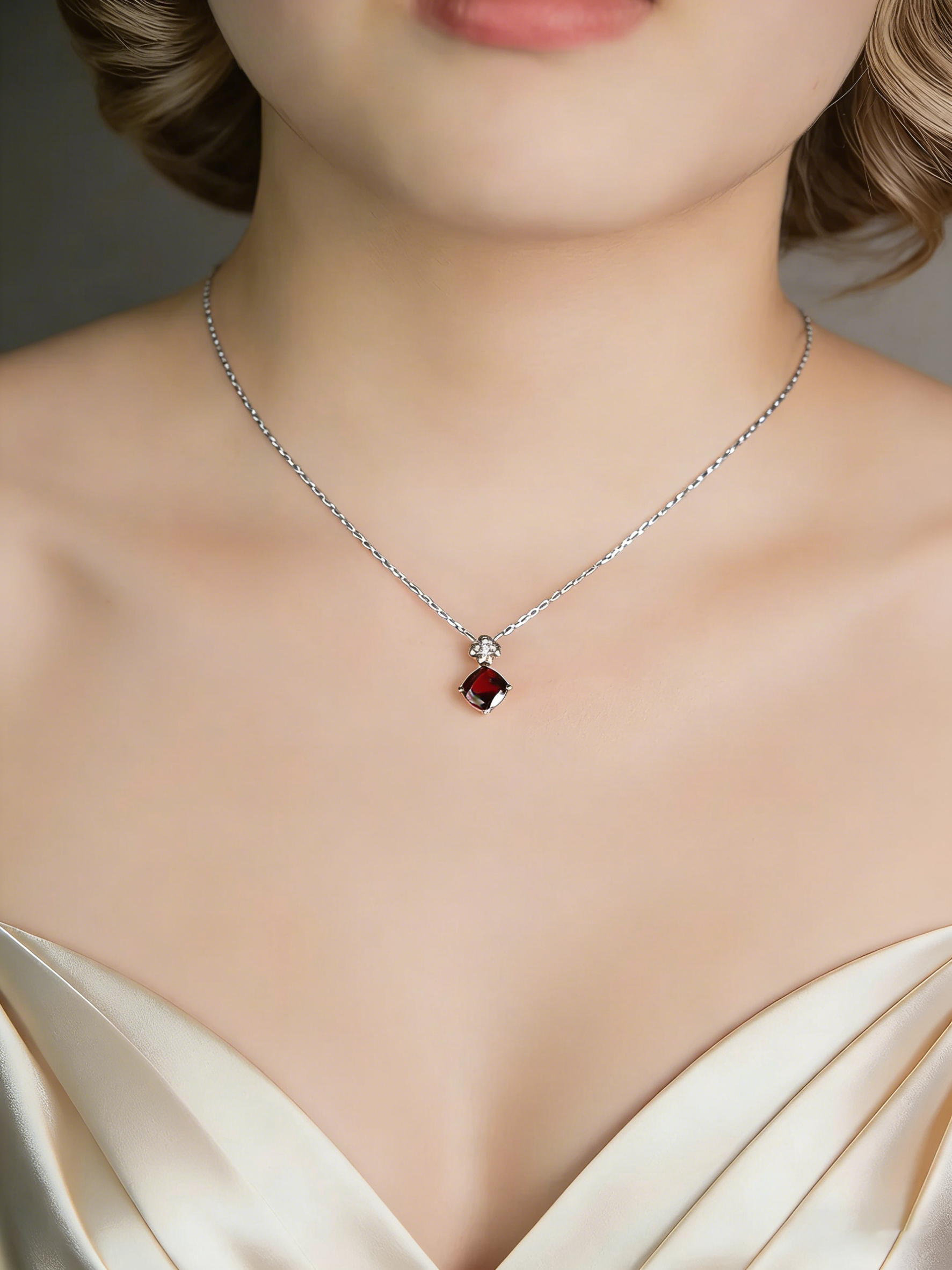 Tender and gentle, like flowing water: 18K rose gold pendant with garnet.