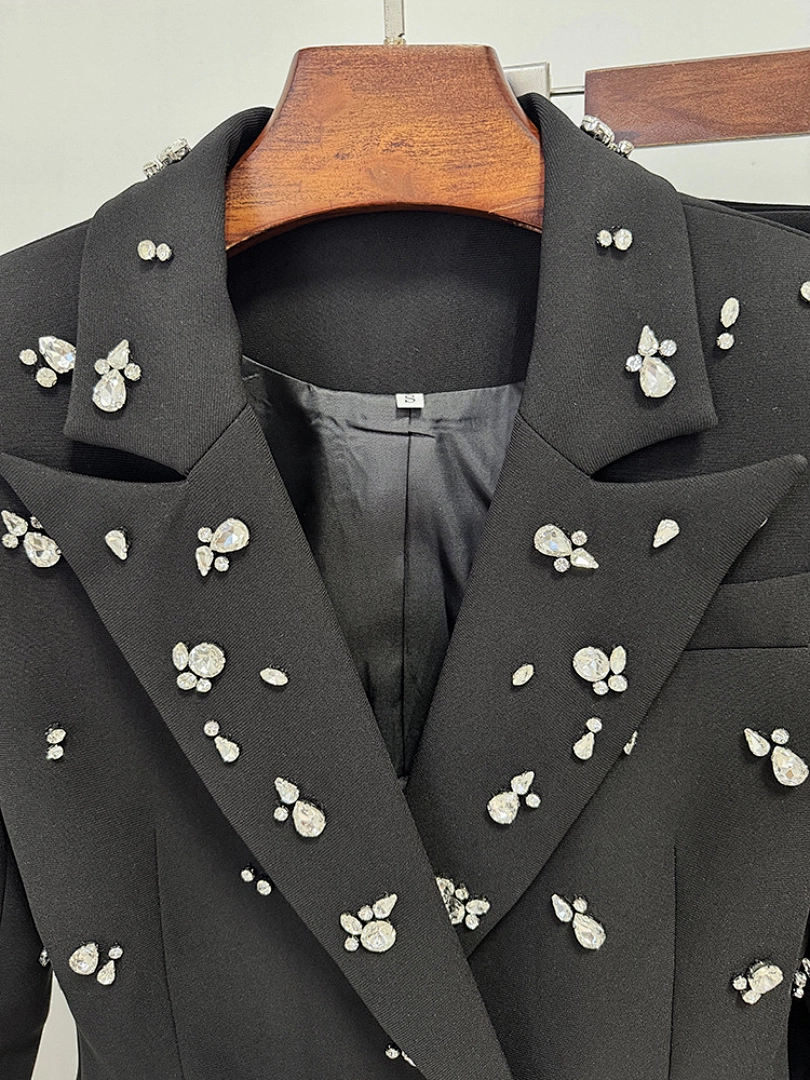 Luxury Black Satin Mermaid Evening Gown with Beaded Sweetheart Neckline