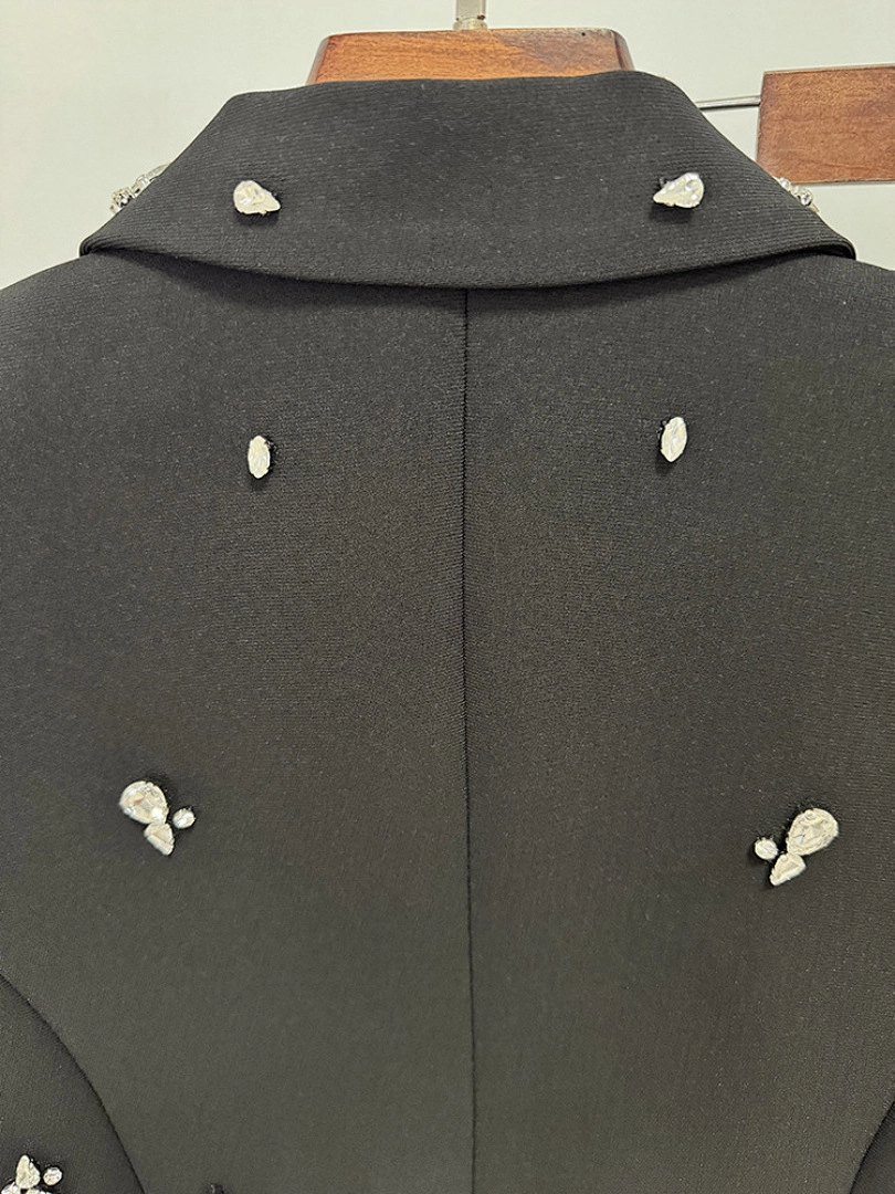 Luxury Black Satin Mermaid Evening Gown with Beaded Sweetheart Neckline