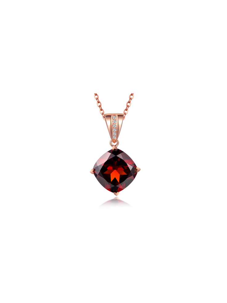 Tender and gentle, like flowing water: 18K rose gold pendant with garnet.