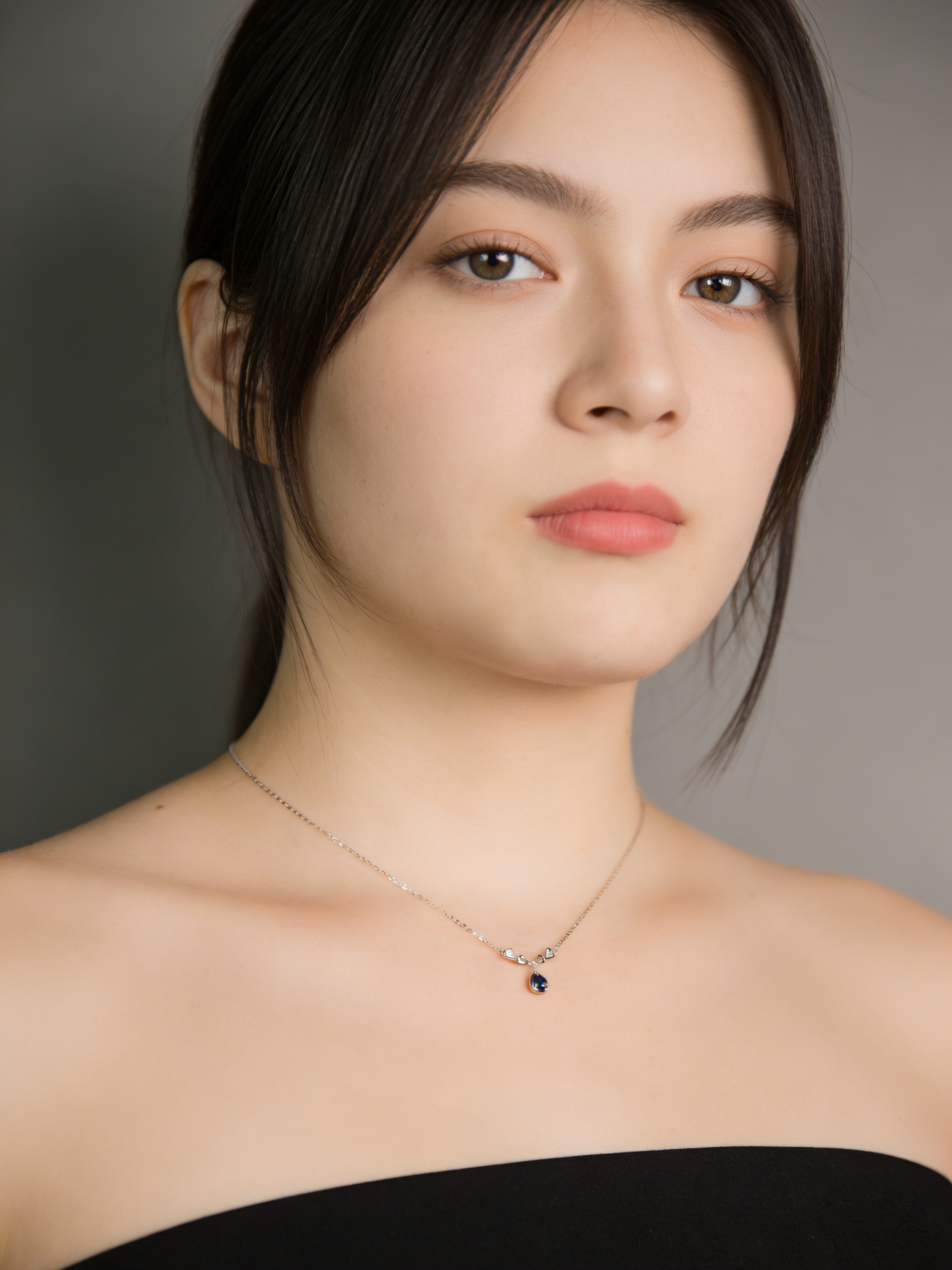 18K White Gold Sapphire Diamond Pendant Necklace 