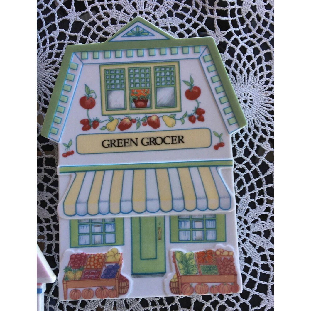 LENOX SpICE ViLLAGE TriVETS Set of 4 -1992-Green Grocer-cafe