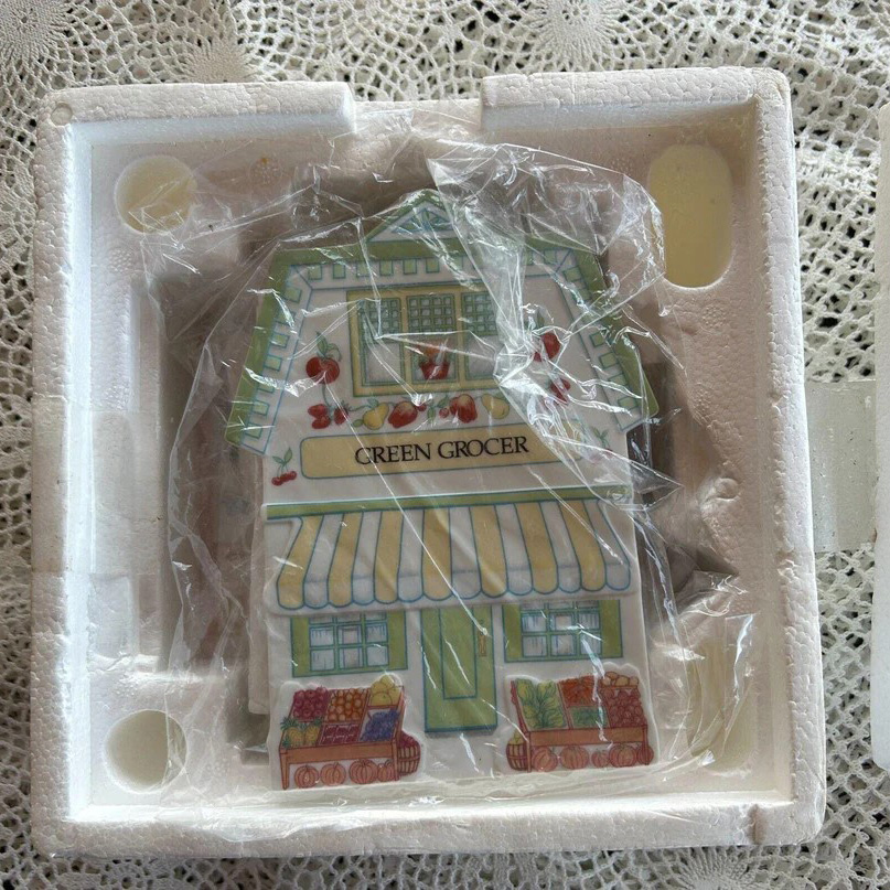 LENOX SpICE ViLLAGE TriVETS Set of 4 -1992-Green Grocer-cafe