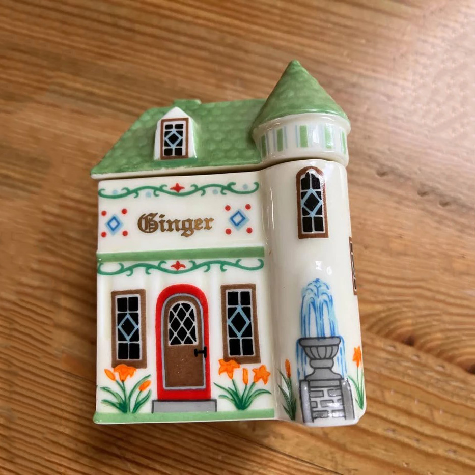 Lenox spice village 1994