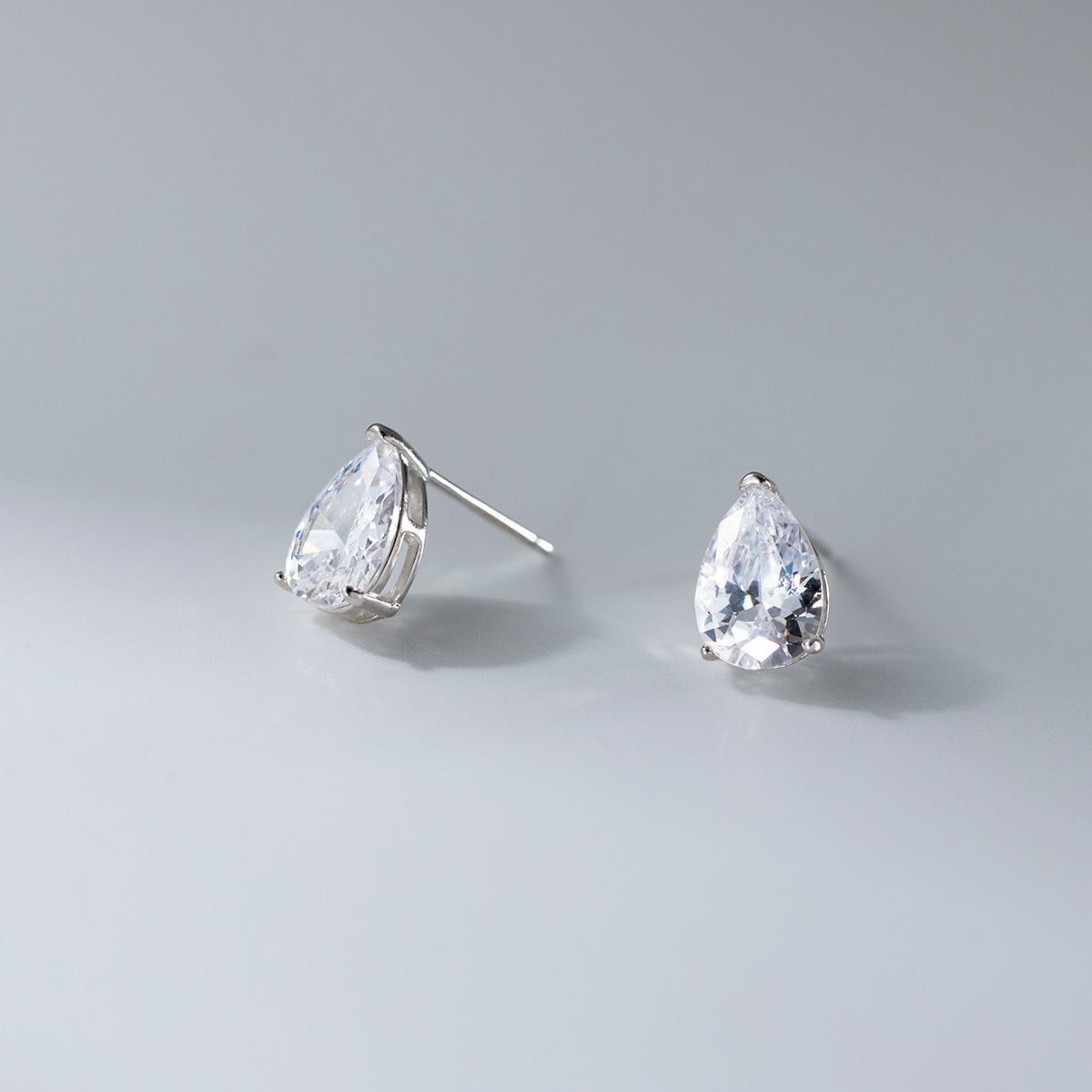 S925 Sterling Silver Stud Earrings Jewelry with Cubic Zirconia Fashion Design for Women