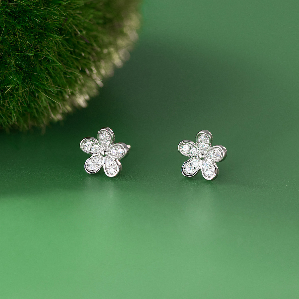 S925 Sterling Silver Stud Earrings Jewelry with Cubic Zirconia Fashion Design for Women