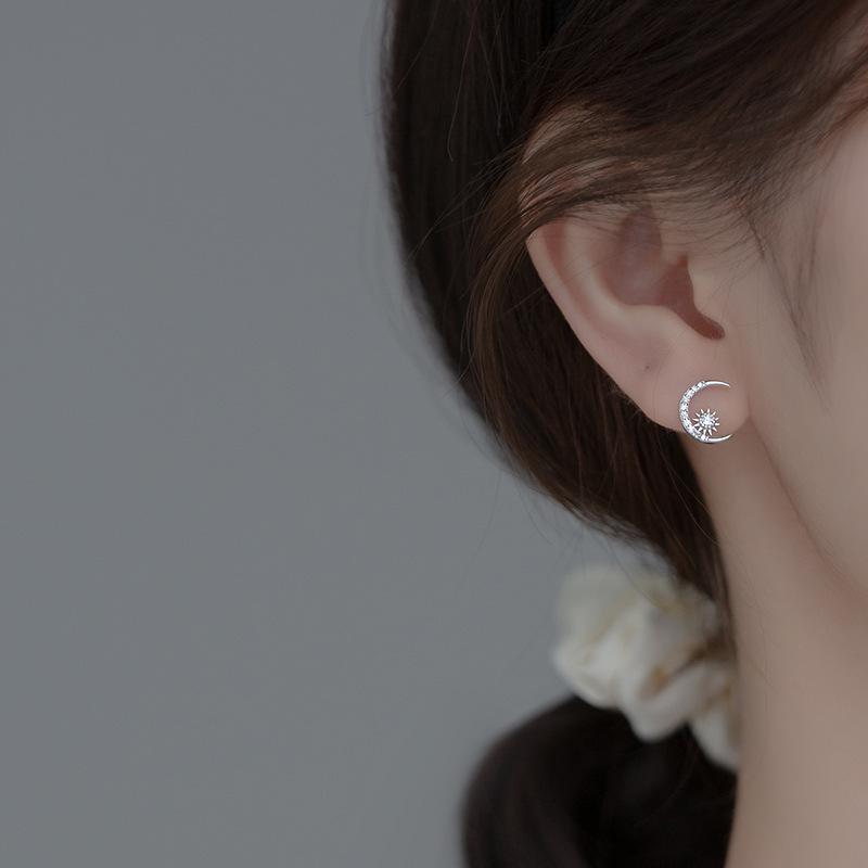 [Copy]S925 Sterling Silver Heart Stud Earrings with Cubic Zircon Elegant Design for Women