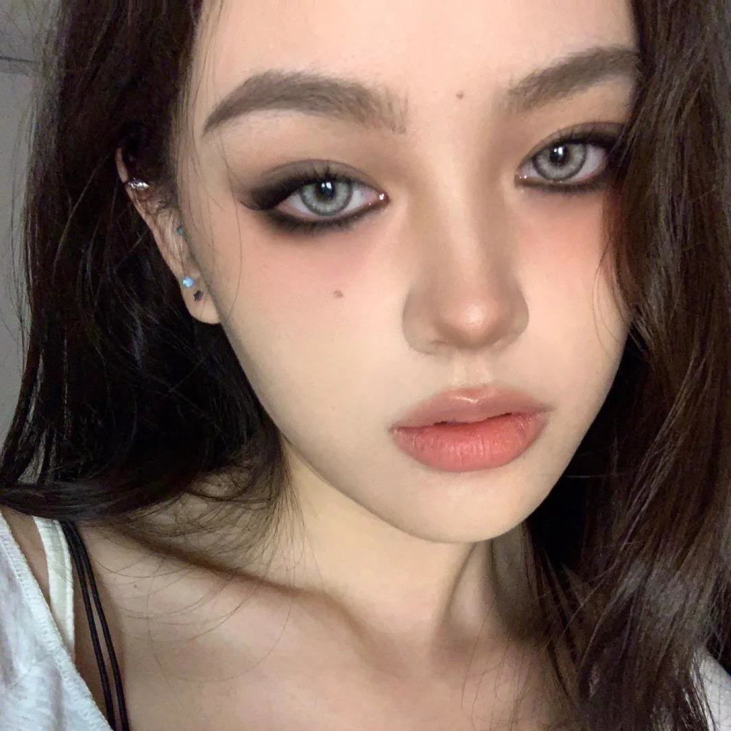 Coleyes Yoke Grey Yearly Colored Contacts - image 5