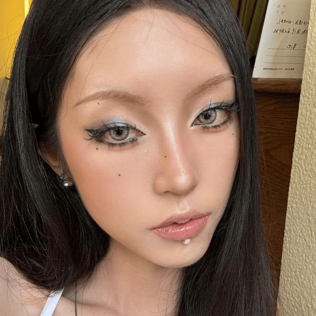 Coleyes Vine Grey Prescription Yearly Colored Contacts - image 5