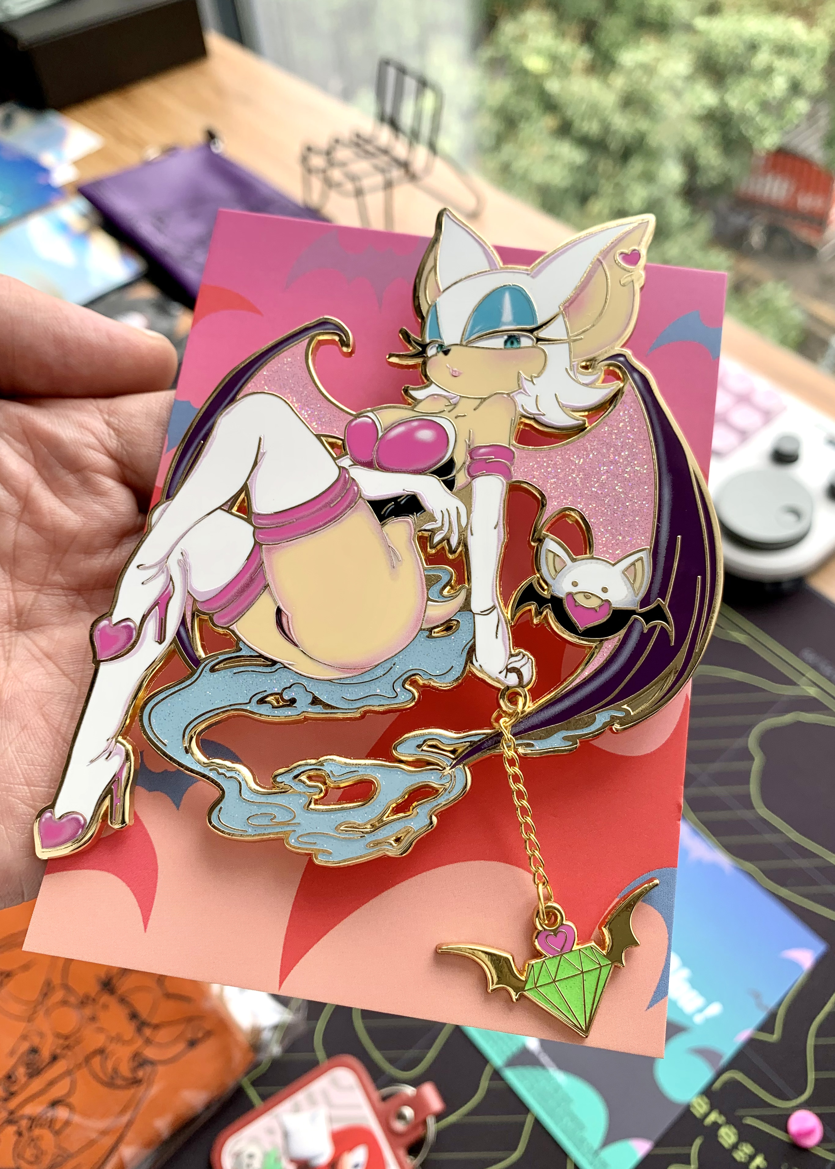 [Pre-Order]Rouge the bat Enamel Pin