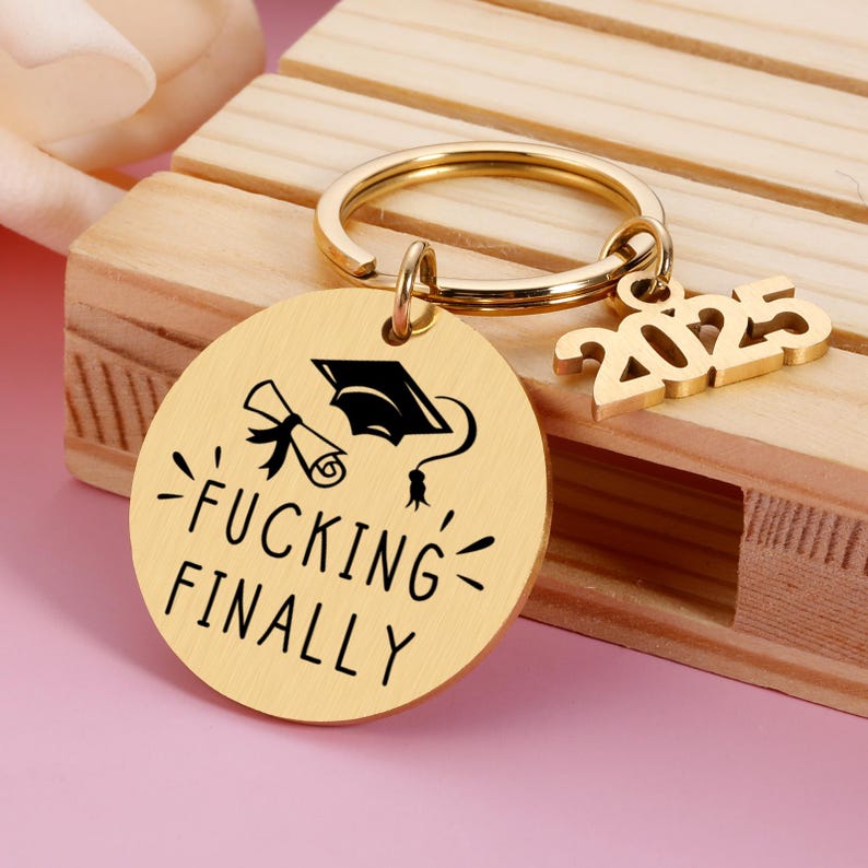 👨‍🎓🎁Funny Graduation Keychain Gift