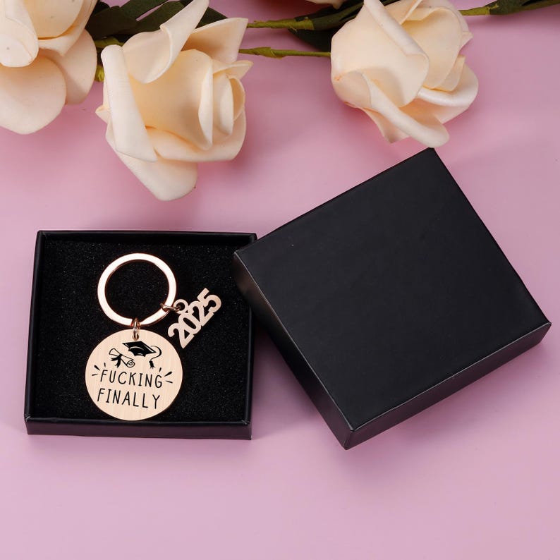 👨‍🎓🎁Funny Graduation Keychain Gift