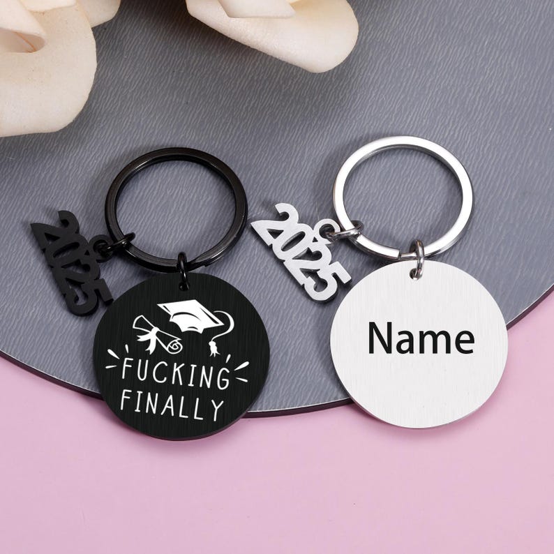 👨‍🎓🎁Funny Graduation Keychain Gift