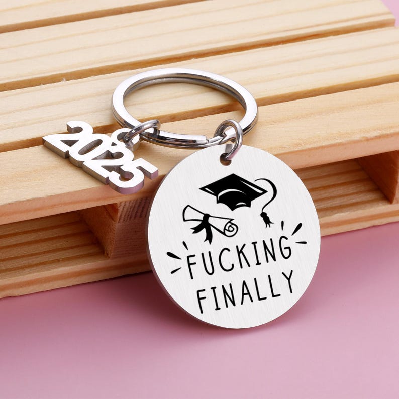 👨‍🎓🎁Funny Graduation Keychain Gift
