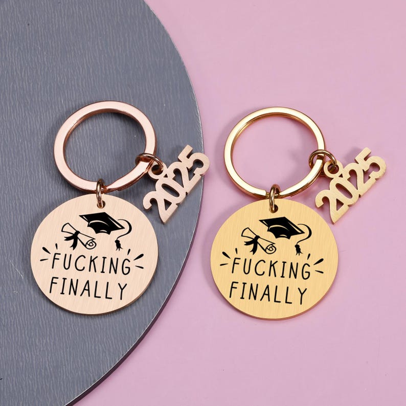 👨‍🎓🎁Funny Graduation Keychain Gift