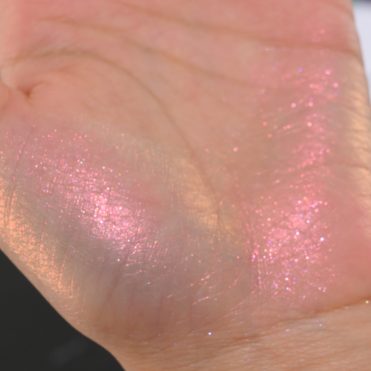 Gouache Dream | Pigmented Multichrome Eyeshadow