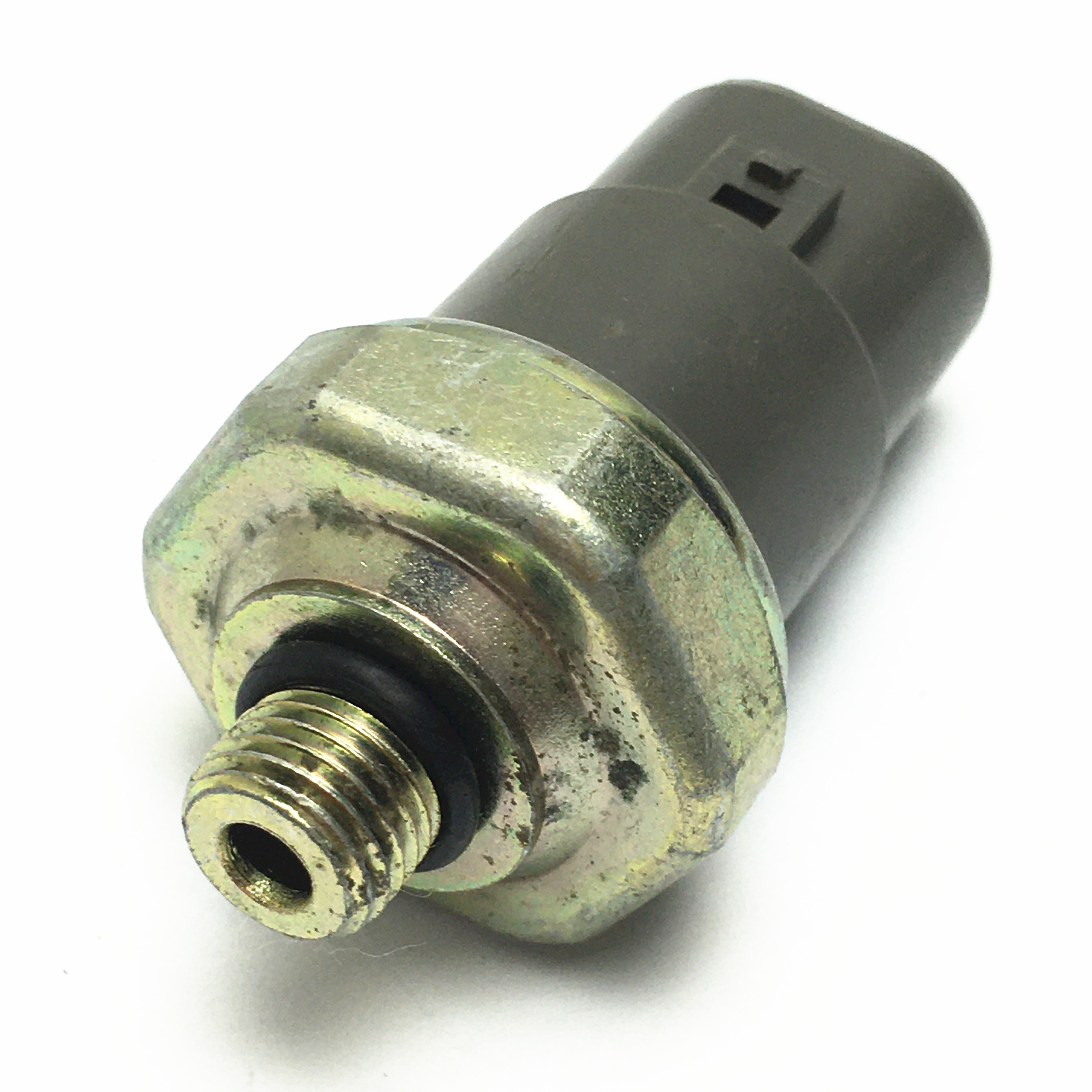 8970833440 48BW82S Oil Pressure Sensor