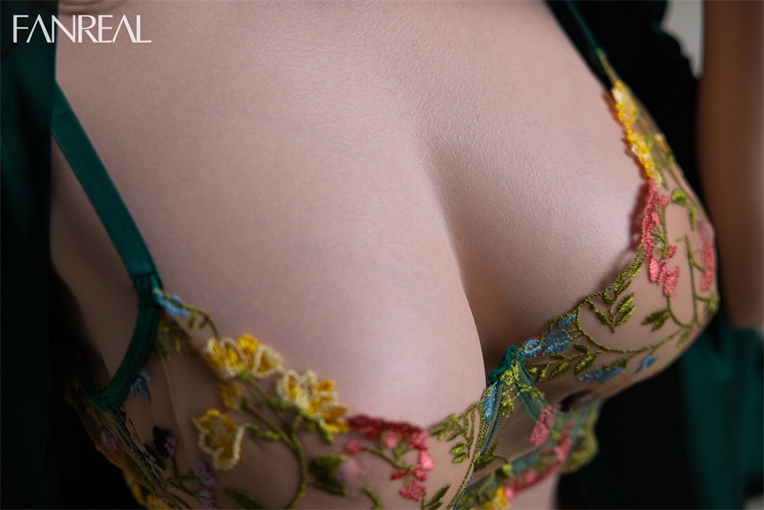 FanReal | Gina - 5ft 1/155cm F-Cup Real Skin Silicone Sex Doll