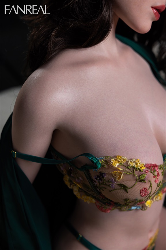 FanReal | Gina - 5ft 1/155cm F-Cup Real Skin Silicone Sex Doll