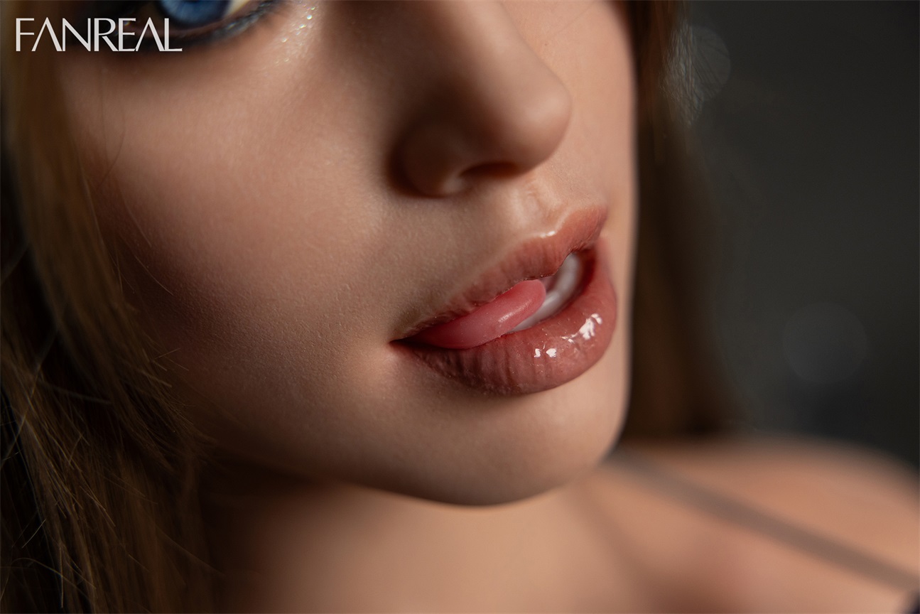 FanReal | Della - 3ft 1/95cm ROS G-Cup Tanned Silicone Torso for Men