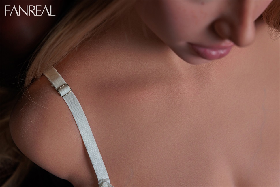 FanReal | Lila -3ft 6/111cm F-Cup Real Skin ROS Head Tanned Silicone Torso for Men