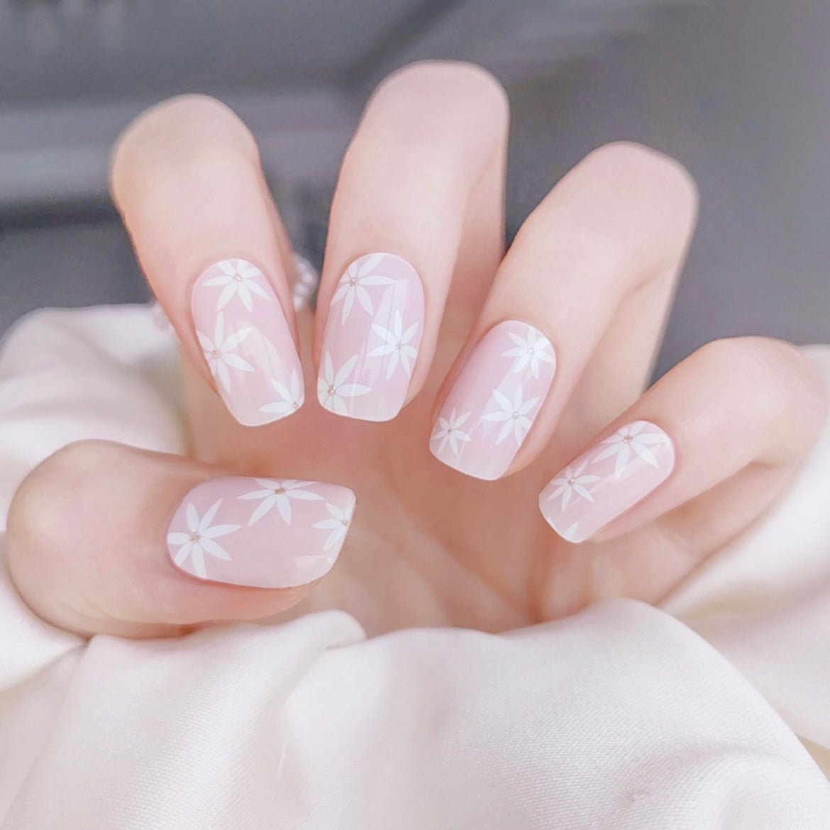BERYOUR GENTLE PINK DAISIES - SEMICURED UV GEL NAIL STICKERS KIT NG200032 (BUY ANY 2 NAIL KITS GET FREE UV LAMP) - NG200032