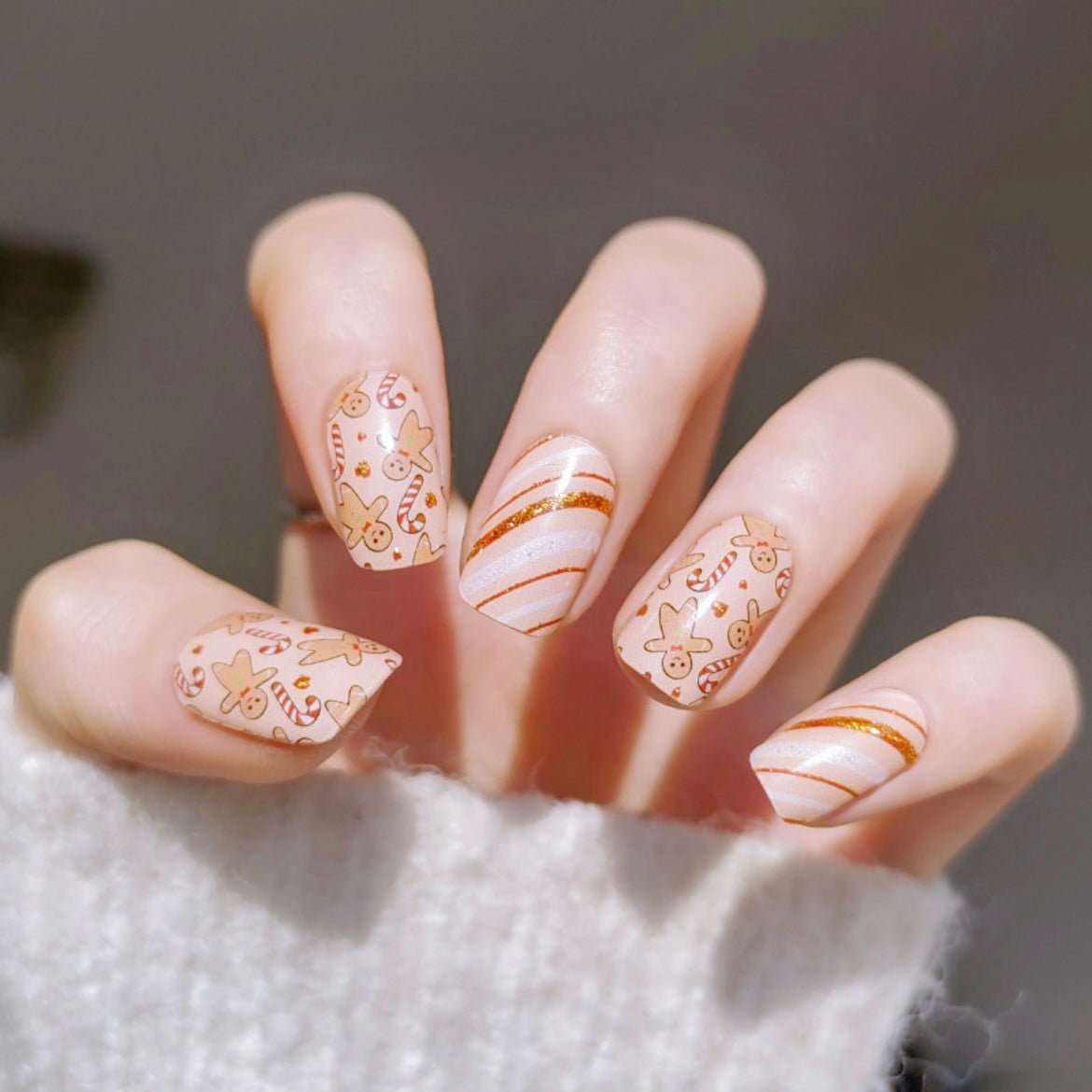 BERYOUR CHRISTMAS GINNY RUNNER SEMICURED UV GEL NAIL STICKERS KIT (BUY ANY 2 NAIL KITS GET FREE UV LAMP) - NG200107