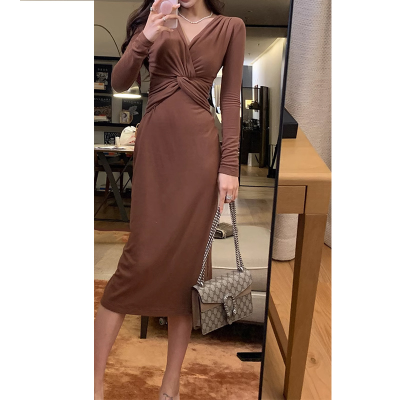 Pinyou White V-Neck Cross