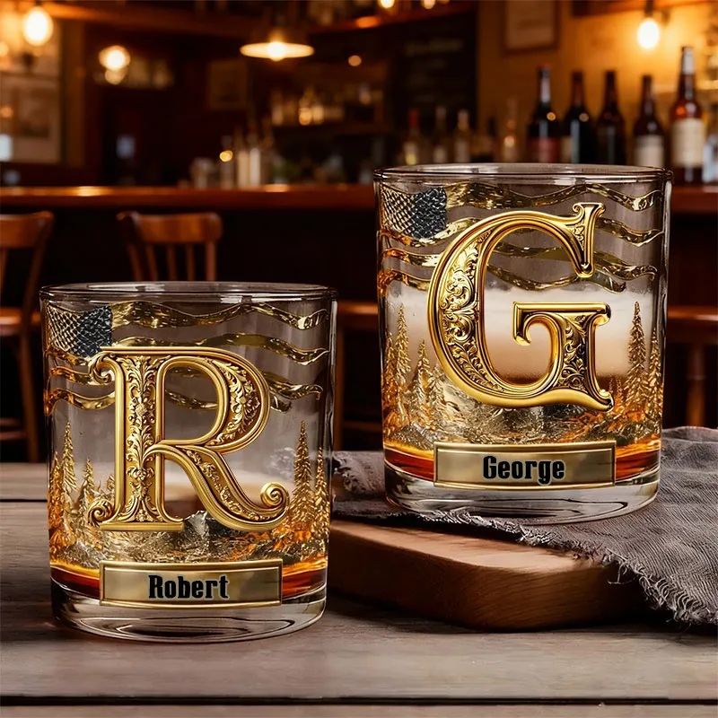 Personalized whisky glasses with lettering
