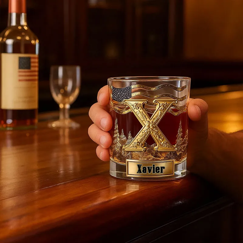 Personalized whisky glasses with lettering