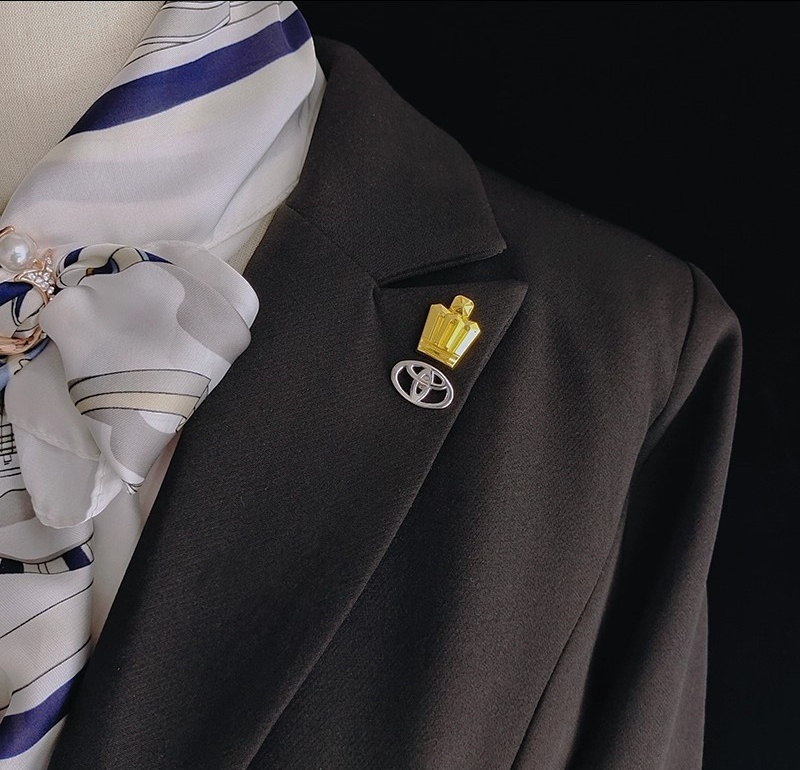 Metal Collar Pin Brooch with Audi BMW VW TOYOTA BENTLEY Porsche Car Logo Netby