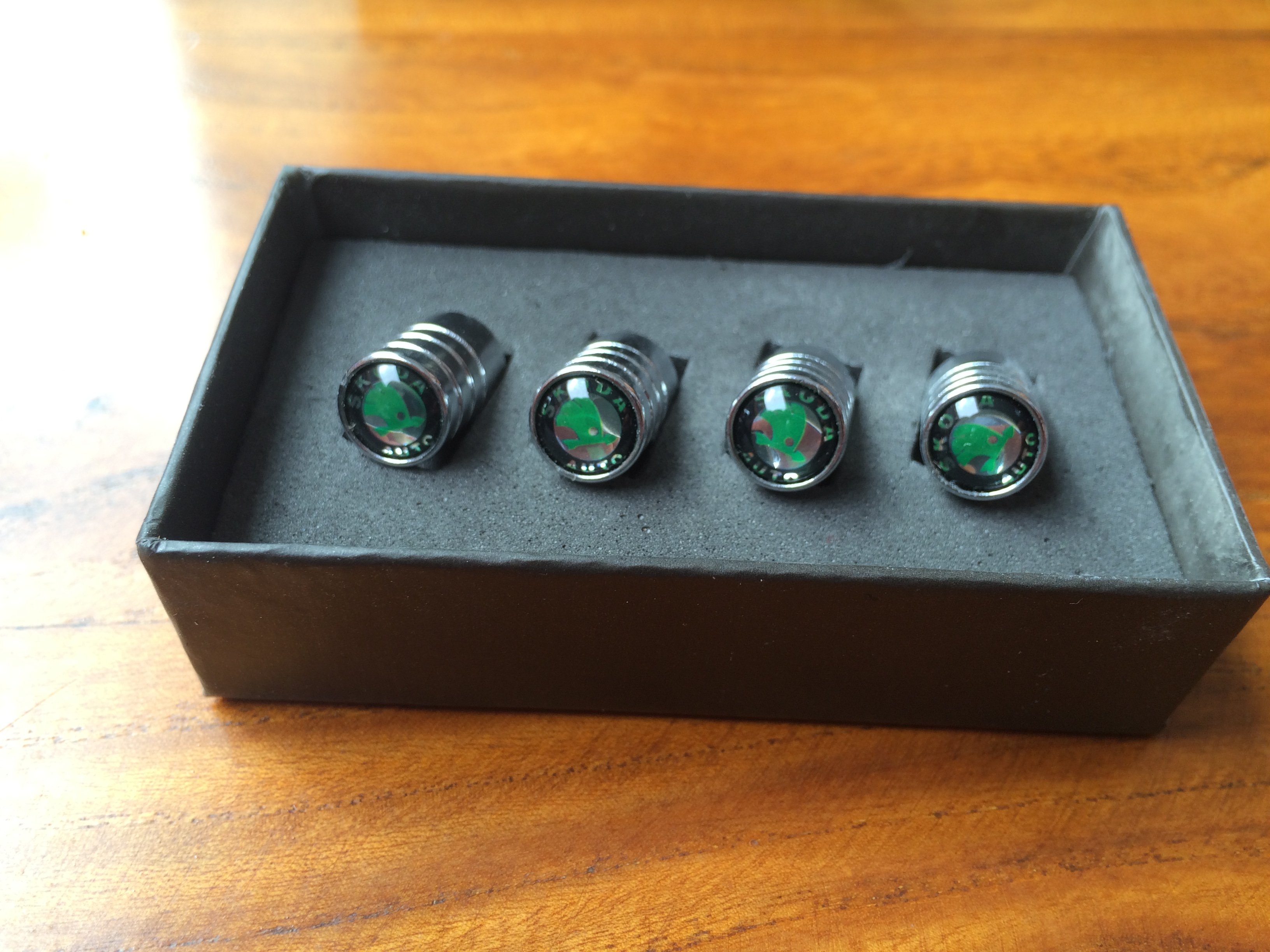 Round Style Metal Car Wheel Tire Valve Cap With Box Anti Dust With Logo Silver Color Netby