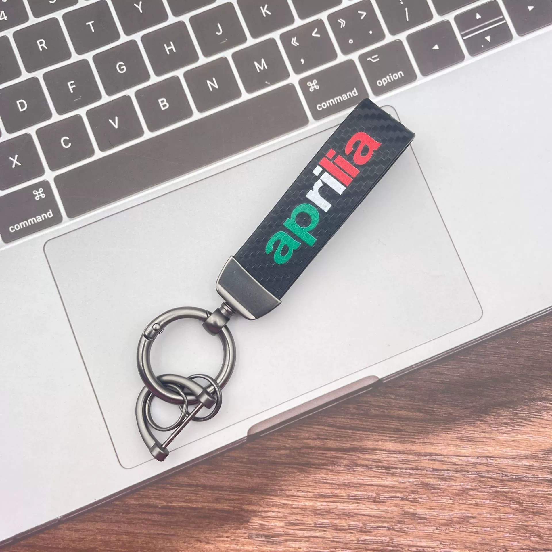 Carbon Fiber Print PU Leather Car Logo Keyring for RAM VESPA APRILIA RAV4 BMW M HOLDEN SLINEGMC POLO PIAGGIO Netby