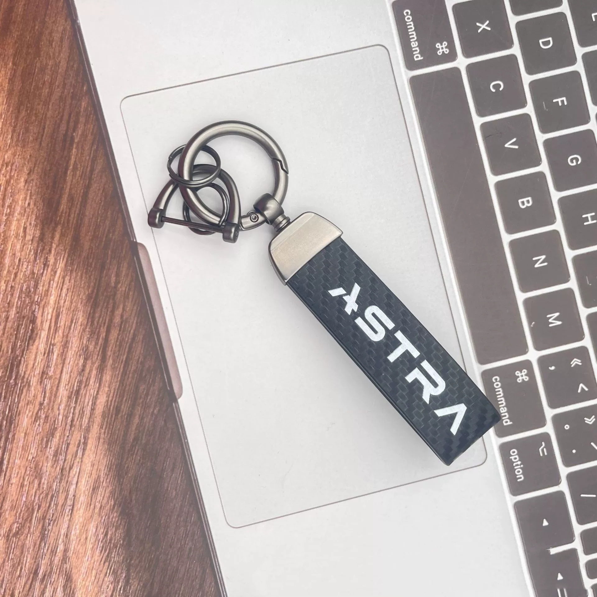 Carbon Fiber Print PU Leather Car Logo Keyring for RAM VESPA APRILIA RAV4 BMW M HOLDEN SLINEGMC POLO PIAGGIO Netby