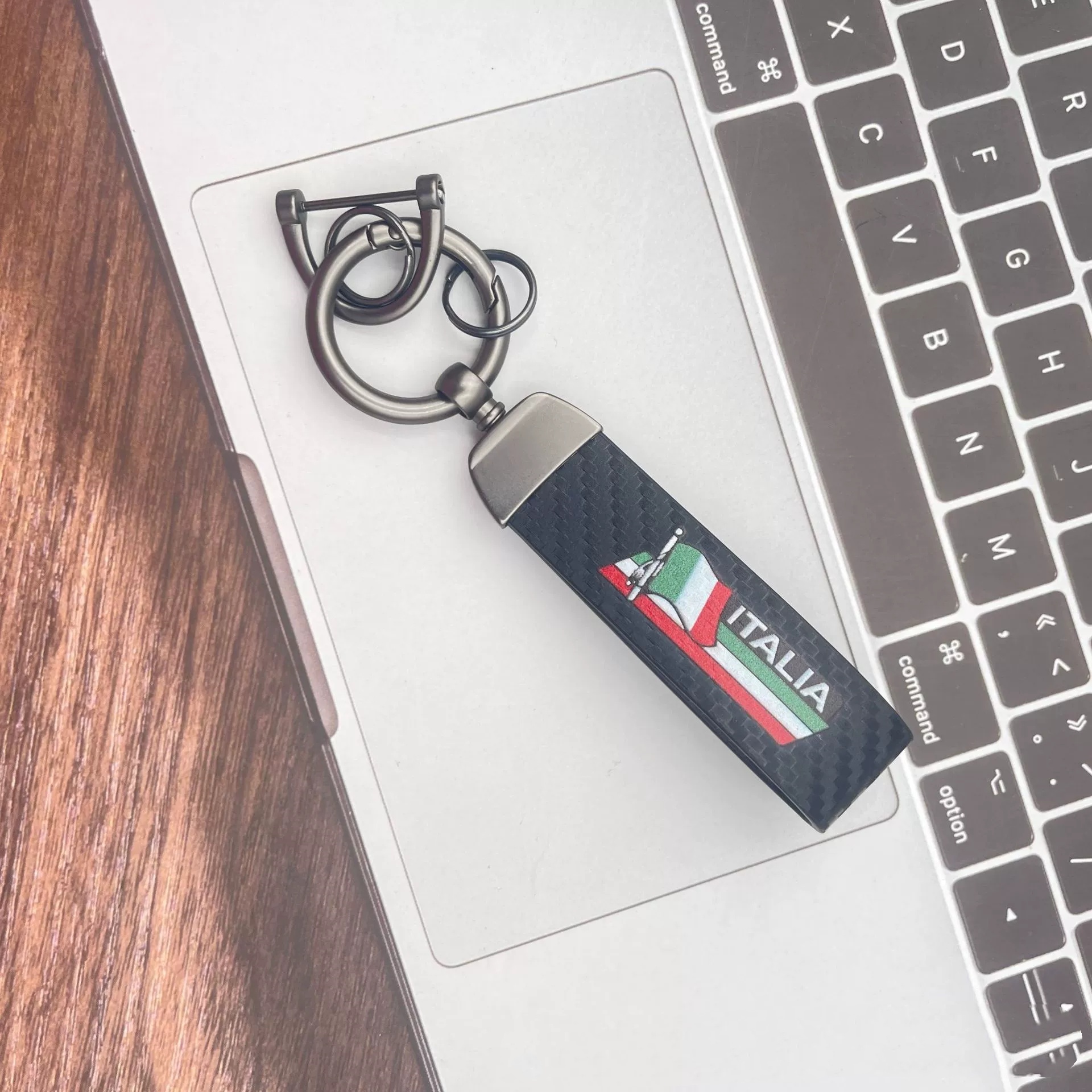 Carbon Fiber Print PU Leather Car Logo Keyring for RAM VESPA APRILIA RAV4 BMW M HOLDEN SLINEGMC POLO PIAGGIO Netby