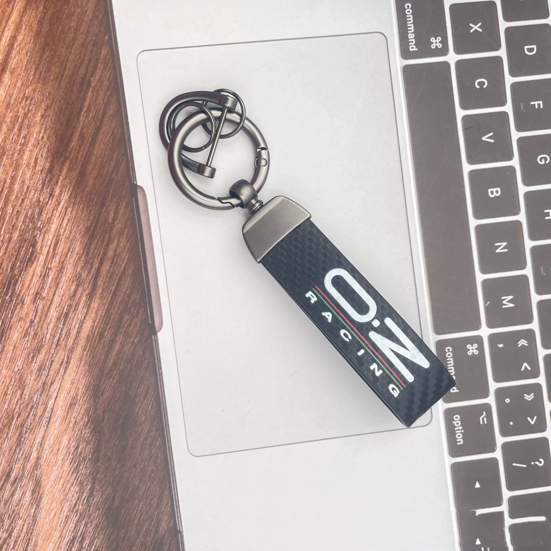 Carbon Fiber Print PU Leather Car Logo Keyring for RAM VESPA APRILIA RAV4 BMW M HOLDEN SLINEGMC POLO PIAGGIO Netby